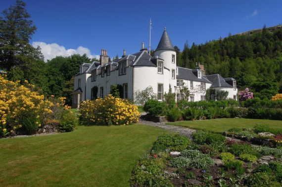 Attadale Gardens are well known for their attractive Water Garden and the peaceful Japanese Garden, a place for tranquil contemplation.